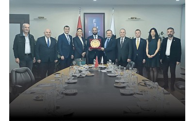 Başkanımız Ömer Karadeniz’den Ömer Köstek’e Teşekkür Plaketi