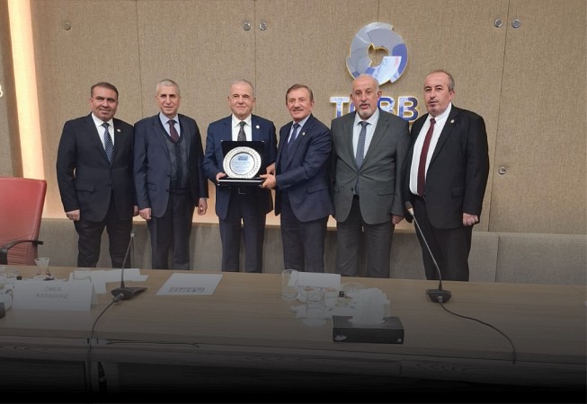 PLASFED President Karadeniz Presents Appreciation Plaque to Arif İzzet İlter