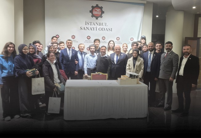 Ahmet Şerif İzgören, İSO’daki Toplantı Sonrası Kitabını İmzaladı