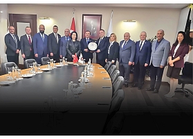 Ömer Karadeniz Presents Plaque to SOCAR CEO Elchin Ibadov